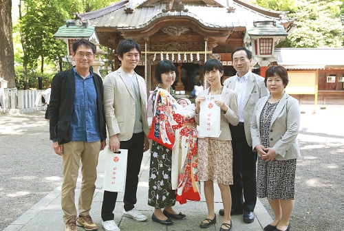 お宮参り写真 撮影場所 西東京市 田無神社 お宮参り着物着付け、父方祖母、集合写真