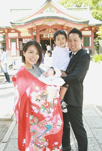 お宮参り写真 撮影場所 品川神社 お宮参り着物着付け、母、家族写真