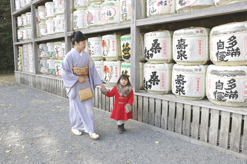 お宮参り写真 撮影場所 鎌倉鶴岡八幡宮 酒樽